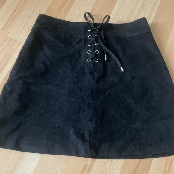 Black mini skirt - Picture 1 of 3